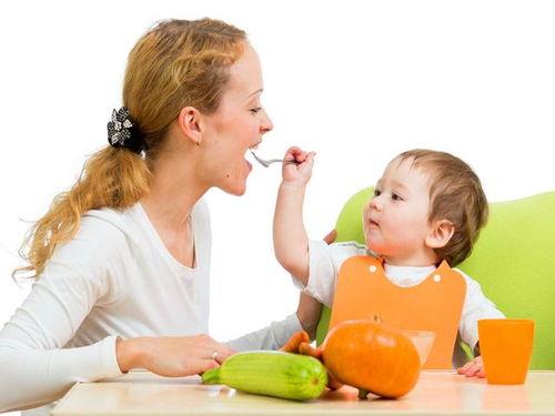 妈妈不给小象吃瓜视频,妈妈却拒绝喂食,温馨亲子瞬间引网友热议